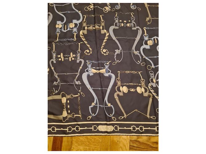 Gucci Seidenschal mit Pferdegeschirr-Muster Weiß Golden Dunkelblau - Ansicht 2