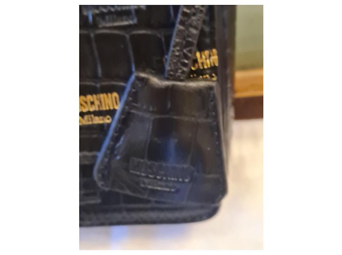 Bolsa Moschino em couro preto com efeito crocodilo - vista 3