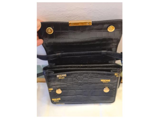 Bolsa Moschino em couro preto com efeito crocodilo - vista 8