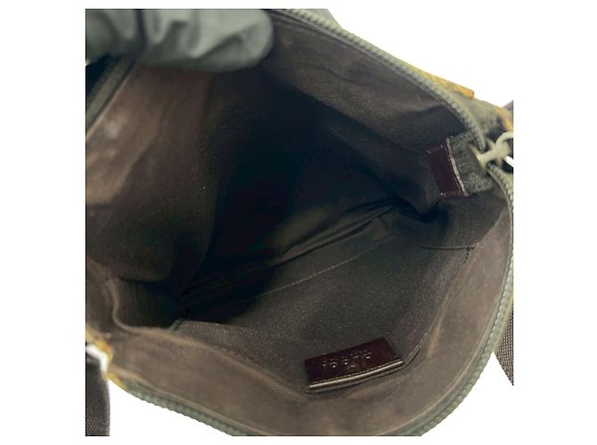 Mini borsa a spalla in pelle perforata con logo GG di Gucci Marrone - vista 9