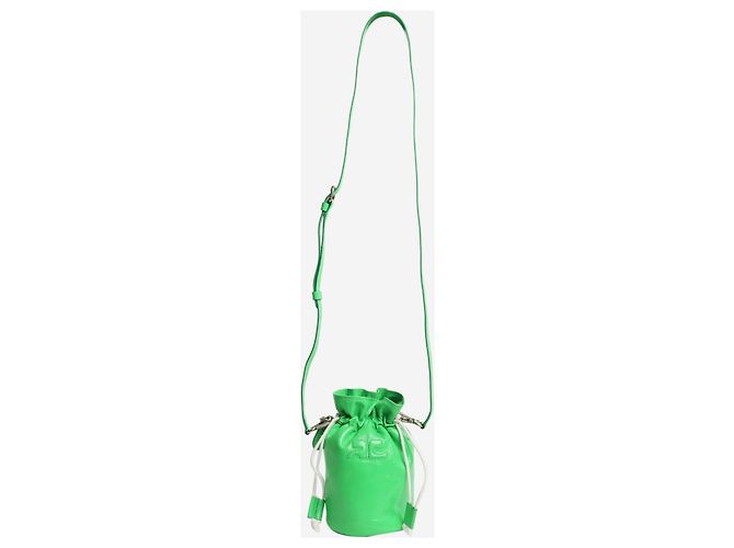 Courreges Eimer Tasche aus acidgrünem Lackleder mit Toggle-Verschluss - Ansicht 2