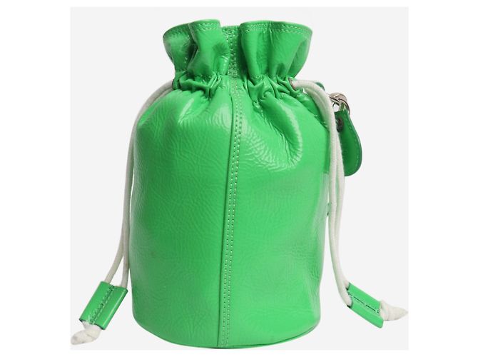 Courreges Eimer Tasche aus acidgrünem Lackleder mit Toggle-Verschluss - Ansicht 4