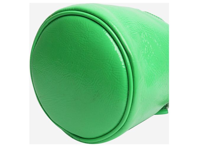 Courreges Eimer Tasche aus acidgrünem Lackleder mit Toggle-Verschluss - Ansicht 5