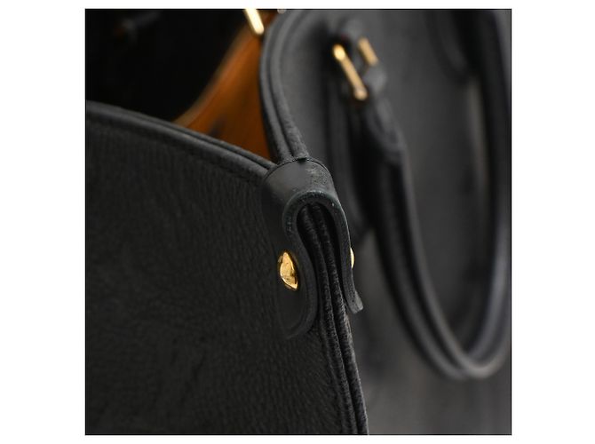 Bolso OnTheGo GM Monogram Empreinte en cuero negro de Louis Vuitton - vista 16