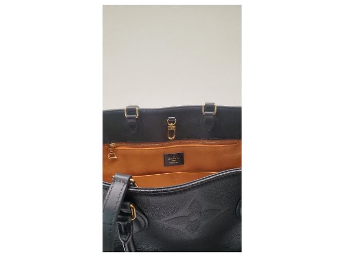 Bolso OnTheGo GM Monogram Empreinte en cuero negro de Louis Vuitton - vista 25