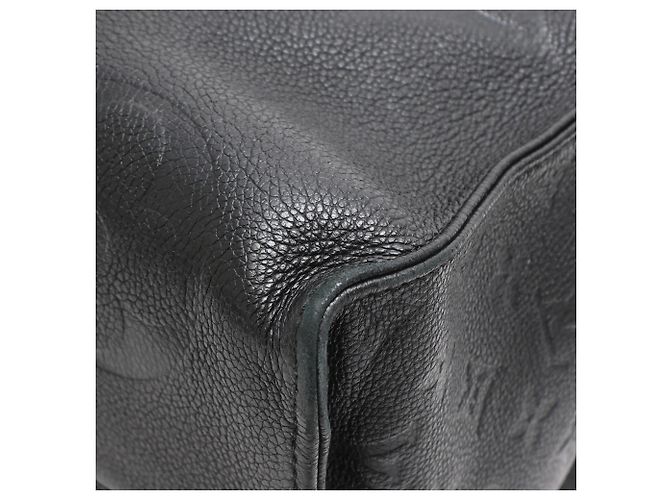 Bolso OnTheGo GM Monogram Empreinte en cuero negro de Louis Vuitton - vista 9
