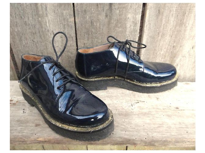 Derbies Avril Gau in pelle verniciata blu navy - vista 2
