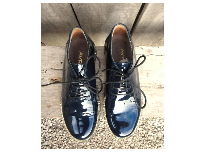 Derbies Avril Gau in pelle verniciata blu navy - vista 7