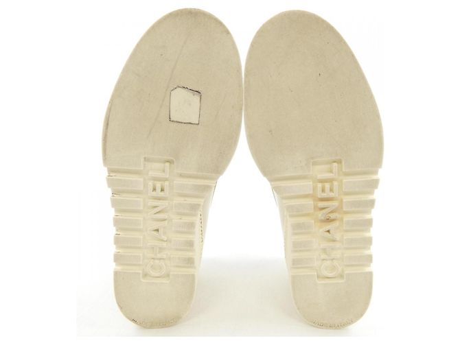 Timeless Décolleté con plateau in pelle di vitello lucida Chanel Bianco - vista 4