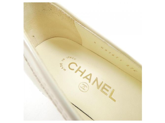 Timeless Décolleté con plateau in pelle di vitello lucida Chanel Bianco - vista 6