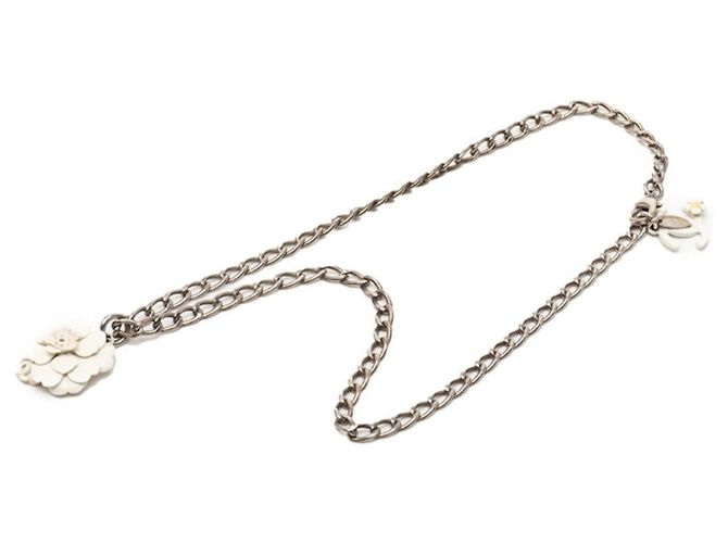 Timeless Collana pendente a catena Chanel Camelia Coco Mark Argento Bianco - vista 3