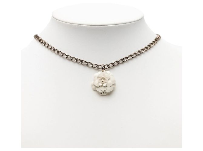Timeless Collana pendente a catena Chanel Camelia Coco Mark Argento Bianco - vista 4