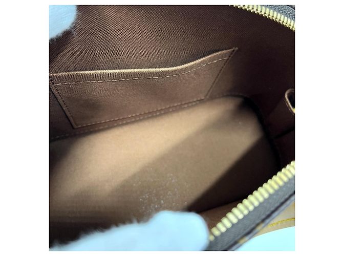 Borsa Alma BB Monogramma Louis Vuitton Marrone - vista 11
