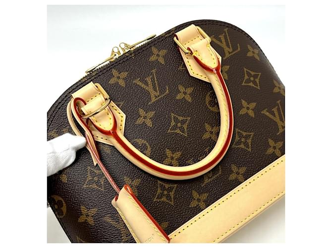 Borsa Alma BB Monogramma Louis Vuitton Marrone - vista 9