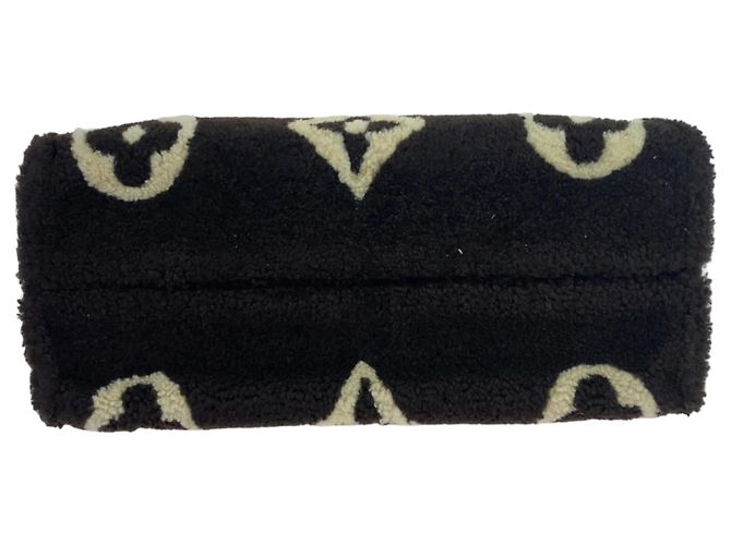 Borsa OnTheGo GM Teddy Monogram Louis Vuitton Nero Bianco - vista 10