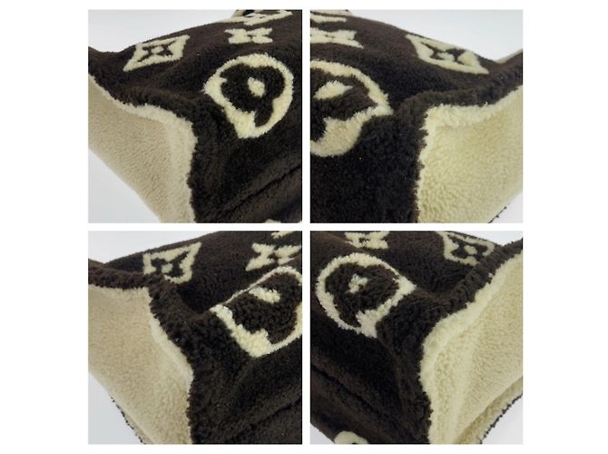 Borsa OnTheGo GM Teddy Monogram Louis Vuitton Nero Bianco - vista 3