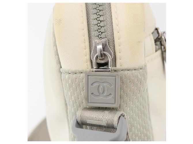 CHANEL Borsa a Spalla Camelia Sport in Nylon Bianco Argento CC Auth bs34278 - vista 14