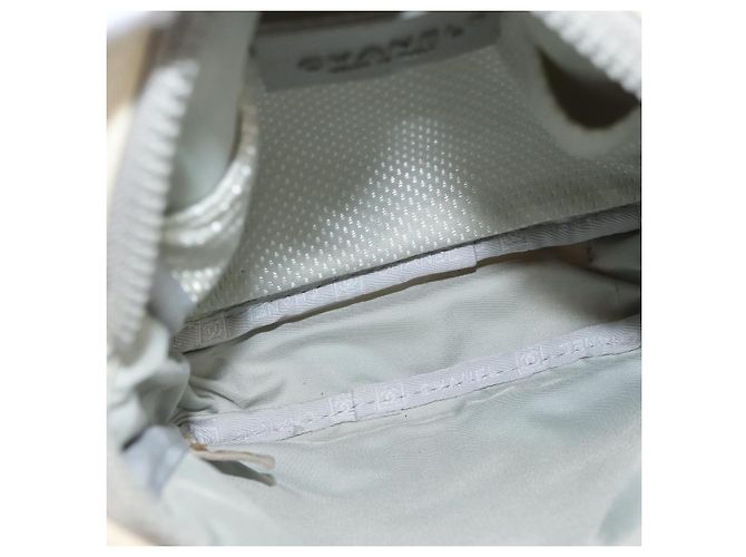 CHANEL Borsa a Spalla Camelia Sport in Nylon Bianco Argento CC Auth bs34278 - vista 18