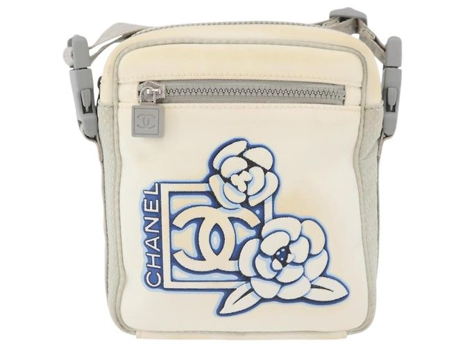CHANEL Borsa a Spalla Camelia Sport in Nylon Bianco Argento CC Auth bs34278 - vista 2