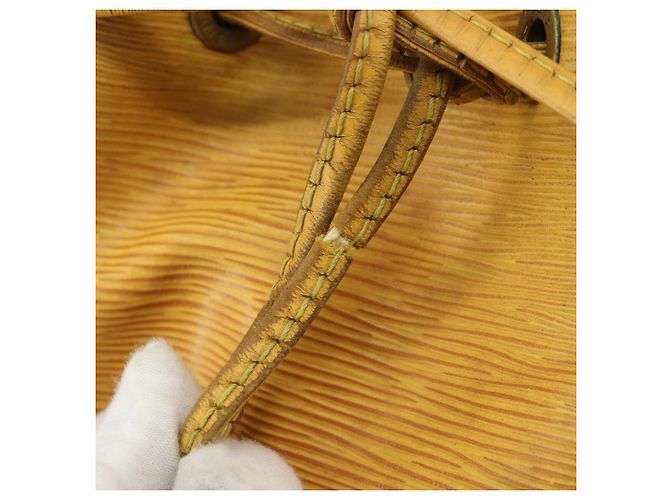 Noe LOUIS VUITTON Borsa a Spalla Petit Noé Epi Gialla M44109 LV Auth YKZ986 Giallo - vista 10