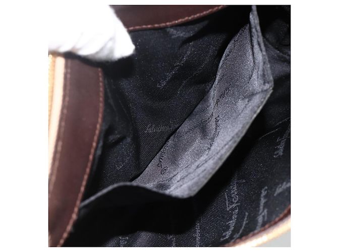 Bolso de Hombro Gancini de Nylon Marrón Dorado Salvatore Ferragamo Auth YKZ614 Castaño - vista 19