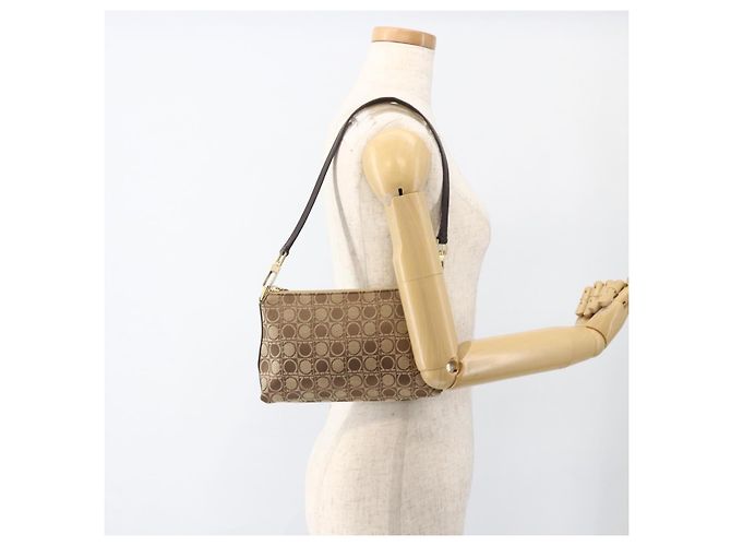 Bolso de Hombro Gancini de Nylon Marrón Dorado Salvatore Ferragamo Auth YKZ614 Castaño - vista 20