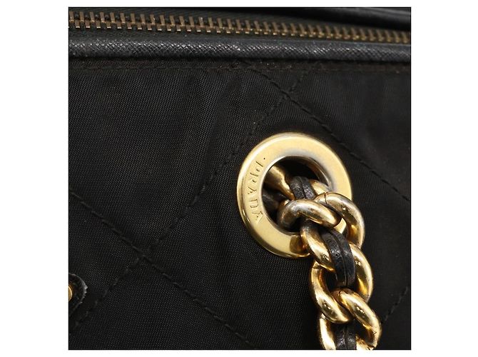 Borsa Boston PRADA in nylon nero e oro Auth YKZ869 D'oro - vista 15