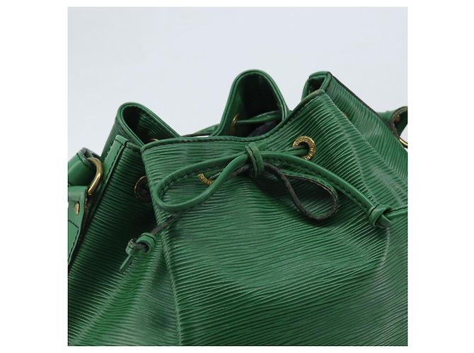 Noe LOUIS VUITTON Borsa a Spalla Petit Noé Epi Verde M44104 LV Auth AMZ056 - vista 10