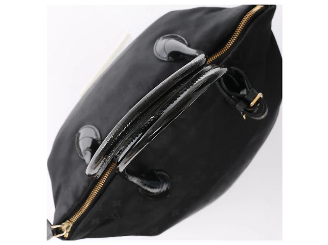 Borsa a spalla Louis Vuitton Lockit Verticals MM Monogram Désil in blu navy M93842 Nero - vista 8