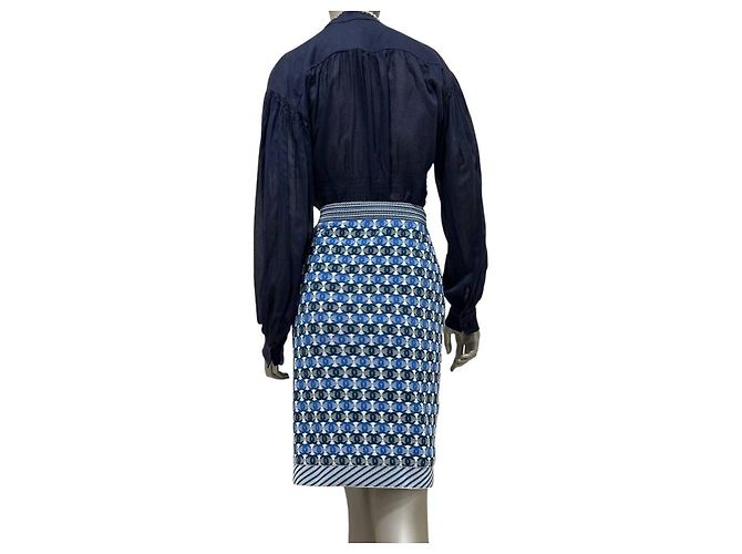 Gonna al ginocchio blu e bianca con logo CC di Chanel 2019 Pre-Primavera Taglia 40 usata - vista 3