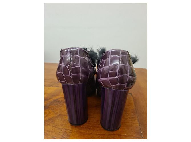 Botas de cano curto com cadarço Baldinini em couro roxo com efeito crocodilo e pelagem - vista 3
