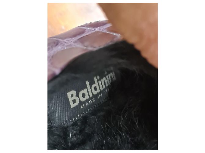 Botas de cano curto com cadarço Baldinini em couro roxo com efeito crocodilo e pelagem - vista 7
