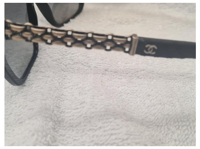 Occhiali da sole Chanel in acetato nero con dettagli a catena - vista 8