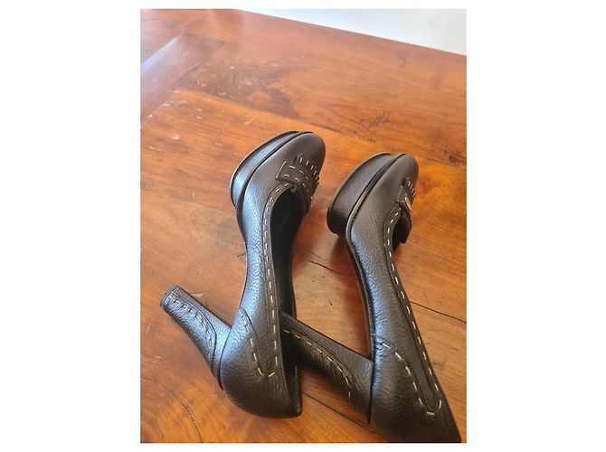 Fendi schwarze Lederschuhe mit Fransen - Ansicht 4