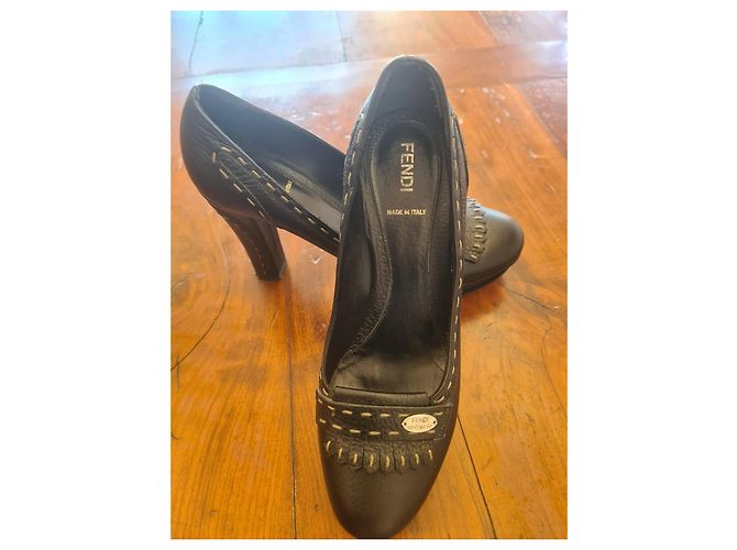 Fendi schwarze Lederschuhe mit Fransen - Ansicht 5
