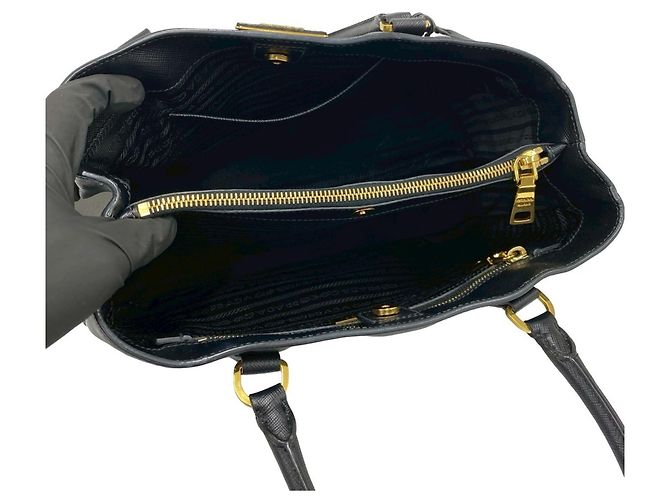 Sac à main en cuir Saffiano avec logo triangle Galleria de Prada - vue 9