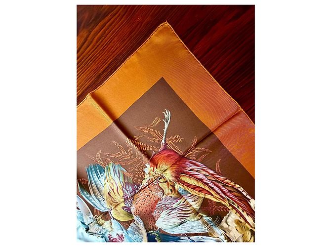 Hermès: Vintage Seidentwill-Schal mit dem Titel 'Gibiers' 1997 Mehrfarben - Ansicht 2