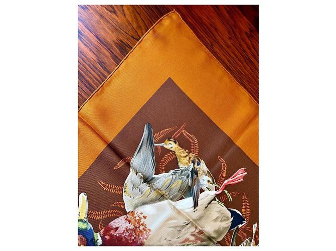 Hermès: Vintage Seidentwill-Schal mit dem Titel 'Gibiers' 1997 Mehrfarben - Ansicht 4