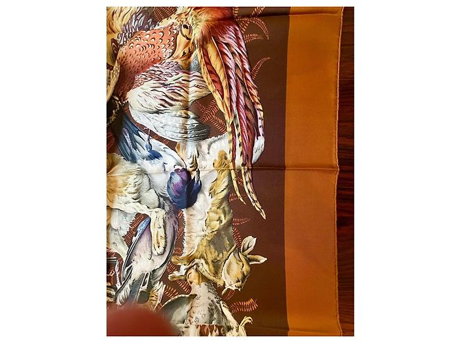 Hermès: Vintage Seidentwill-Schal mit dem Titel 'Gibiers' 1997 Mehrfarben - Ansicht 7