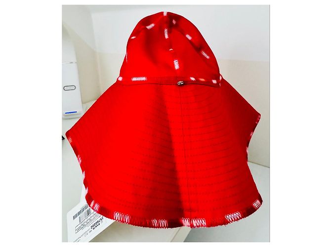 Cappello a secchiello rosso Sportmax con accenti bianchi - vista 2