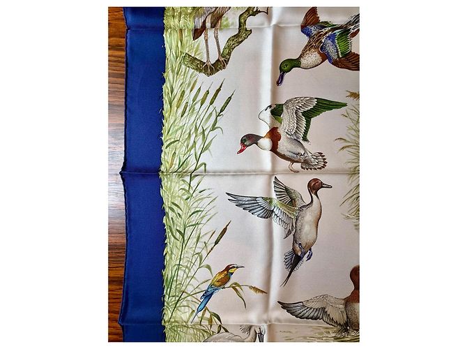 Hermès: Sciarpa Vintage "Halte en Camargue" 1989 Ottime Condizioni Multicolore - vista 7