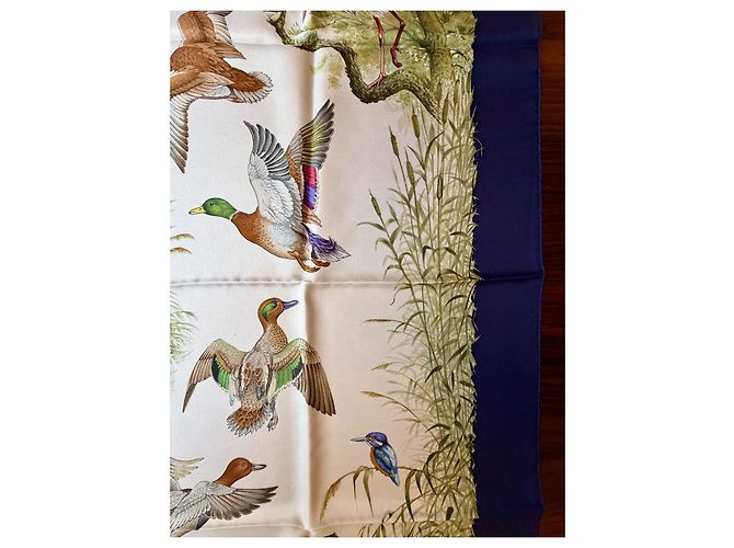 Hermès: Sciarpa Vintage "Halte en Camargue" 1989 Ottime Condizioni Multicolore - vista 9