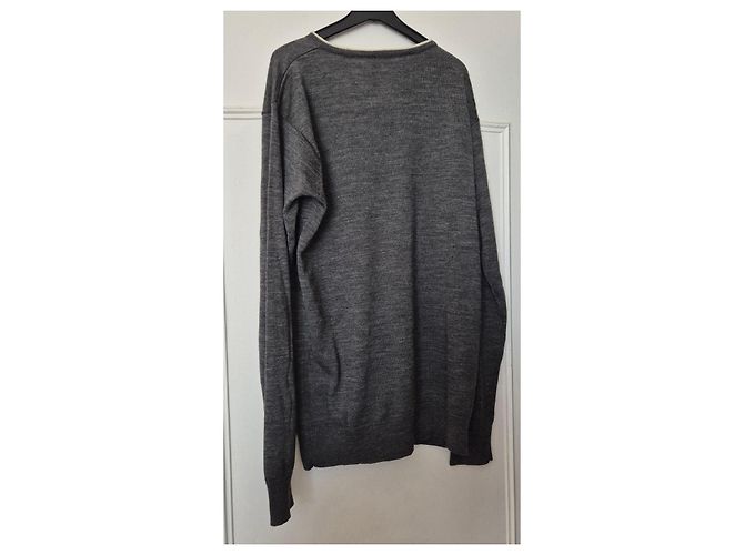 Fred Perry grauer Wollpullover mit V-Ausschnitt M (38/40) mit gesticktem Logo, klassisches feines Strick für Herren - Ansicht 5