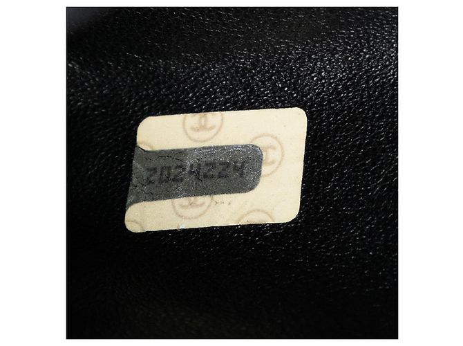Chanel Schwarz CC Vertikal Gestepptes Nylon Grosgrain Einzelklappe - Ansicht 6