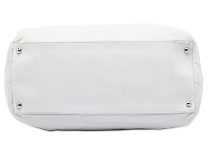 Chanel Weißes CC Lammleder Rahmen Tote - Ansicht 3