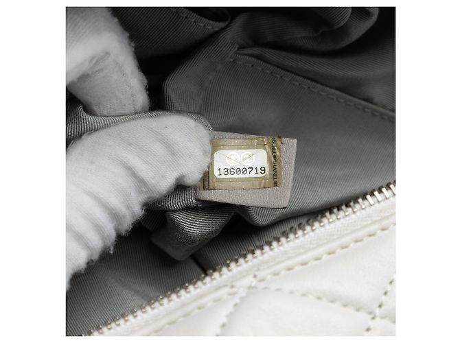 Chanel Weißes CC Lammleder Rahmen Tote - Ansicht 6