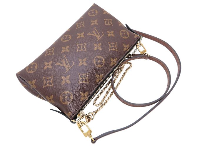 Clutch Pallas Monogram Marrone Louis Vuitton - vista 2