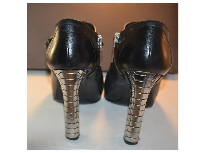 Botines Roberto Cavalli de cuero negro con tacón plateado - vista 3