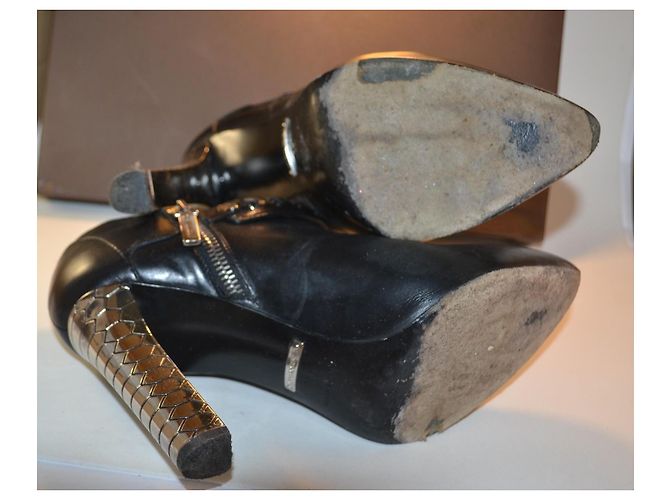 Botines Roberto Cavalli de cuero negro con tacón plateado - vista 4