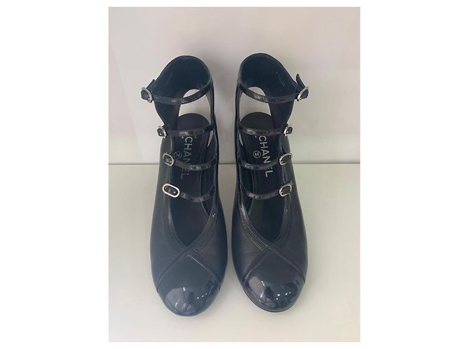 Chanel Leder-Absätze mit CC-Logo-Details Schwarz - Ansicht 2